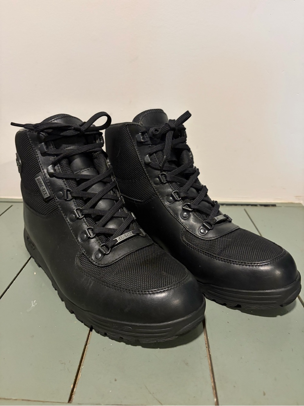 Vasque Skywalk GTX Men’s Black GORE-TEX Waterproof Hiking Boots Size 12
